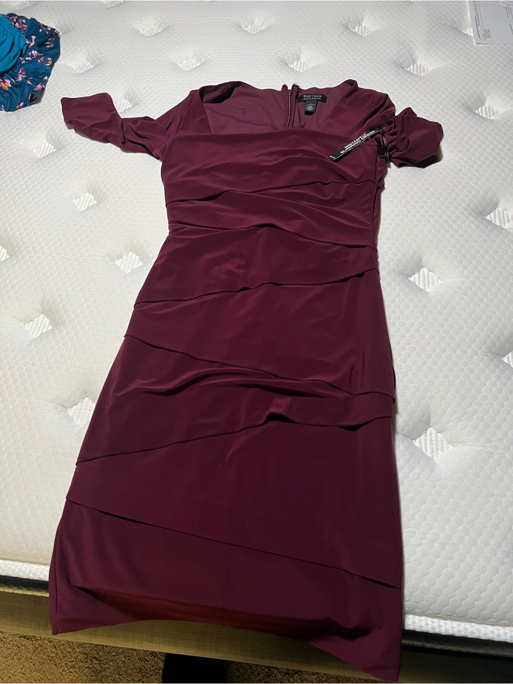 White House Black Market Burgundy Women’s Sheath Dress - Size
